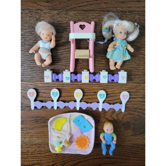 Vintage Tyco Quints Doll Accessories Bottles Mirrors Plus Other Babies - Picture 2 of 6